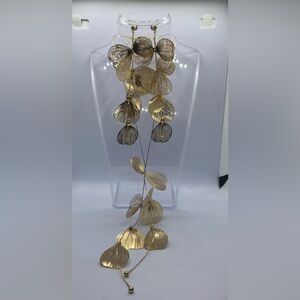 Gold flower petals earring and necklace set